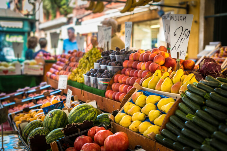 abasto de productos en un mercado