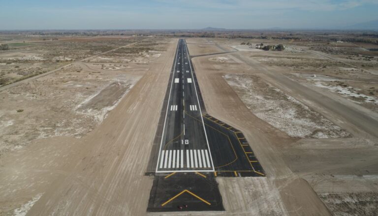 aeropuerto argentino con aviones en pista