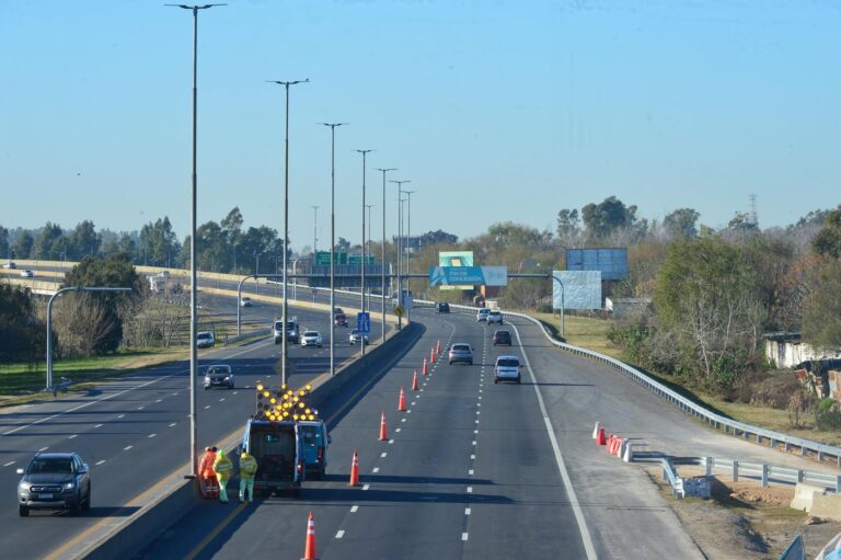 autopista buenos aires la plata en pleno transito