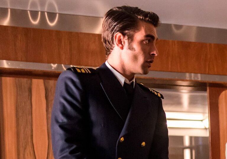 capitan de barco en alta mar