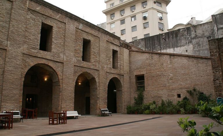 como reservar visitas guiadas en la manzana de las luces