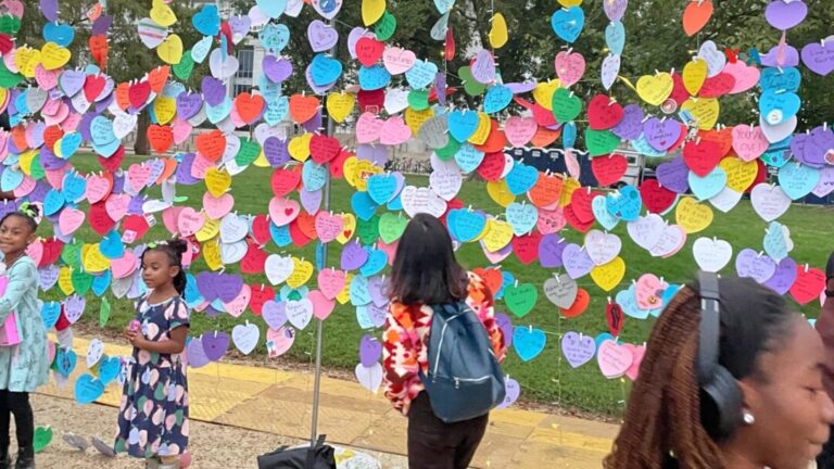 corazones de diferentes culturas unidos