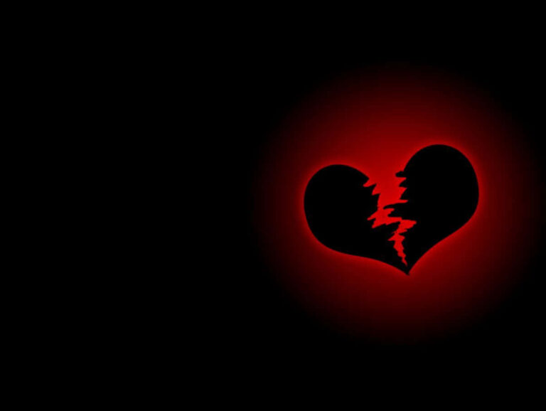 Cómo saber si ya no sientes amor por tu pareja 2 corazones rotos en un fondo oscuro