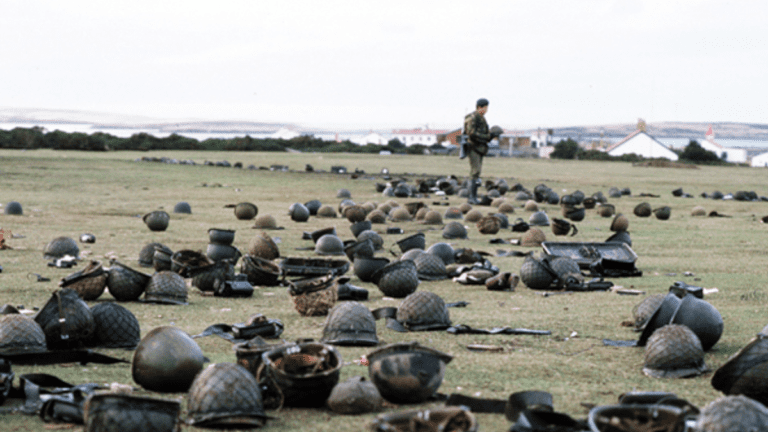 cuantos soldados argentinos murieron en la guerra de malvinas