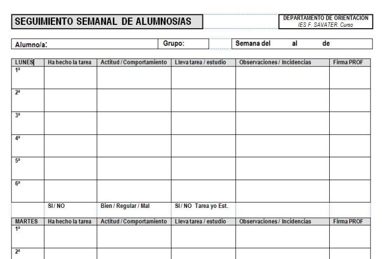 estudiante trabajando en una ficha de seguimiento