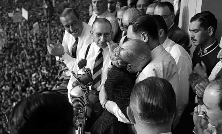evita peron en un discurso apasionado