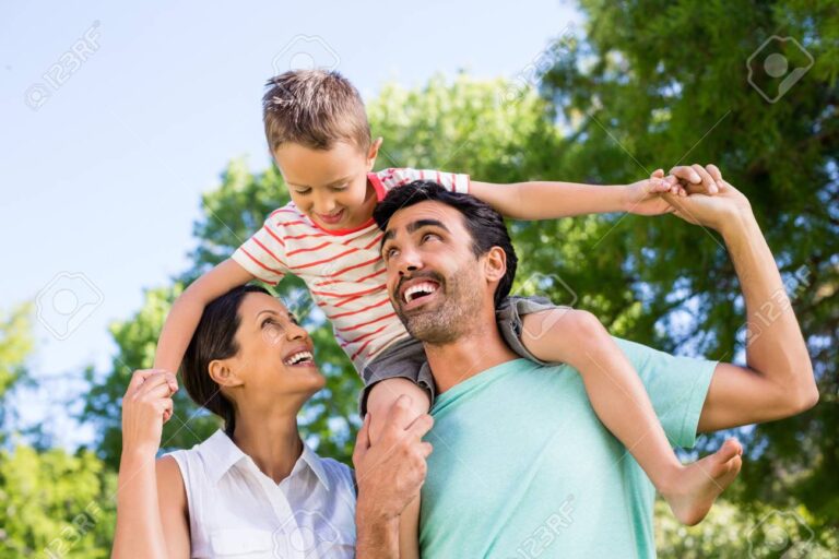 familia feliz disfrutando del tiempo juntos