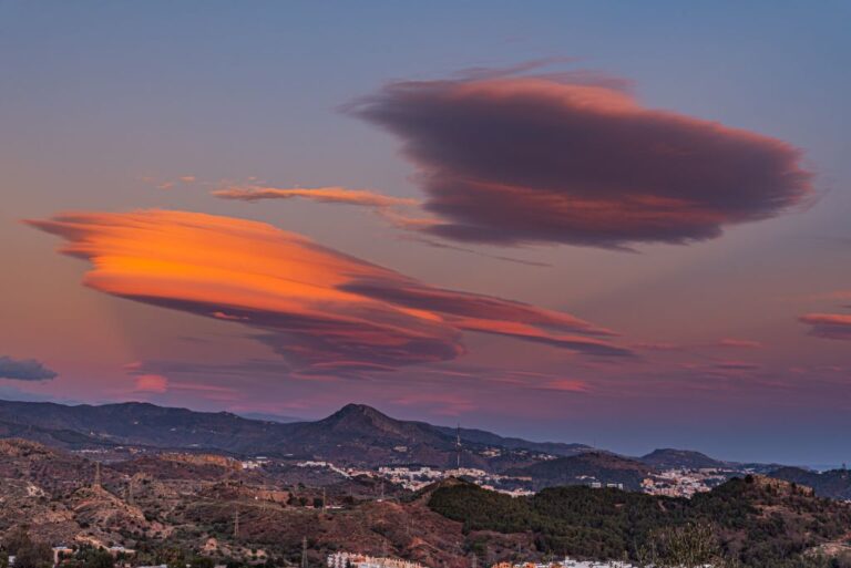 fuego apagandose en un paisaje sereno