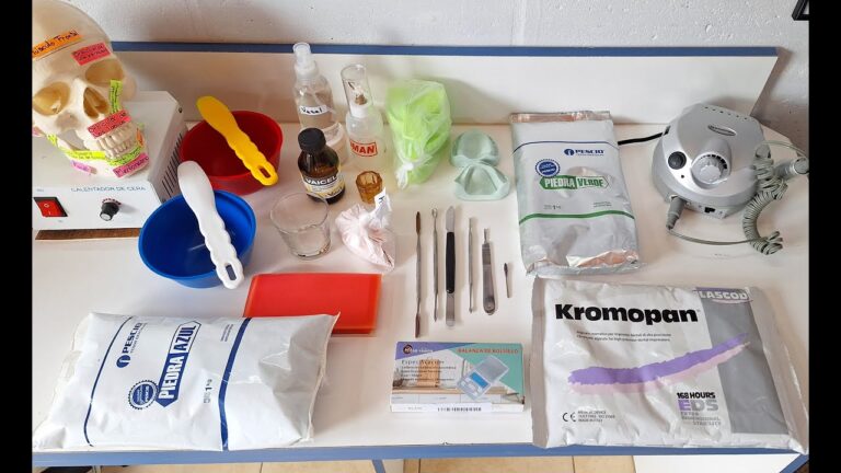 herramientas de mecanica dental en un taller