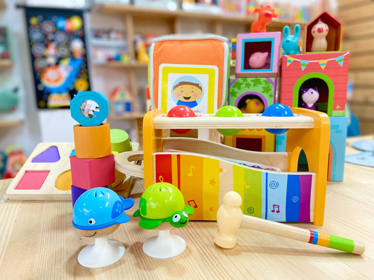 Qué regalos son ideales para una nena de un año 2 juguetes coloridos para bebes de un ano
