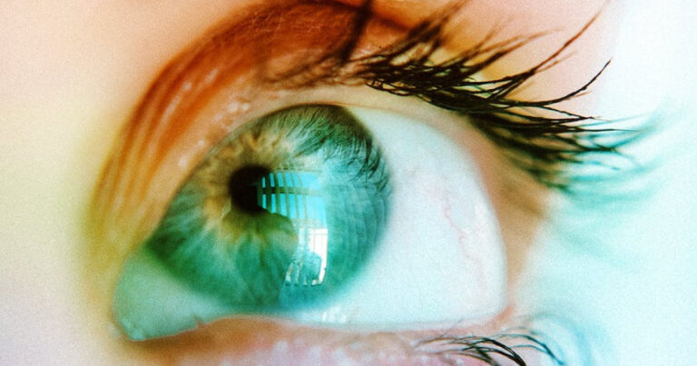 ojos que reflejan emociones profundas