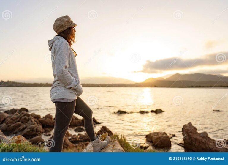Debo hablarle si él no me habla Consejos para entender la situación 2 persona pensativa mirando al horizonte