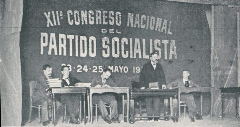 retrato de juan b justo en su escritorio