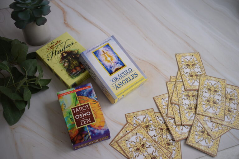 tarots y oraculos en un entorno zen
