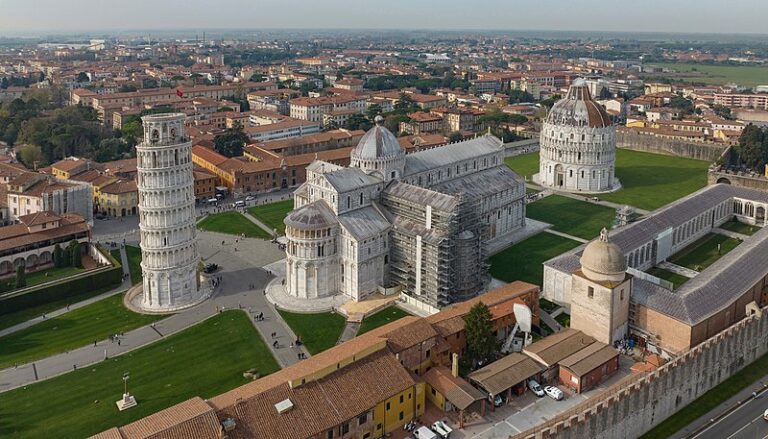 vista panoramica de la torre de pisa