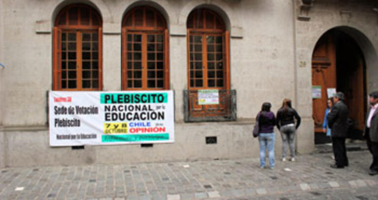 votacion masiva en un plebiscito argentino